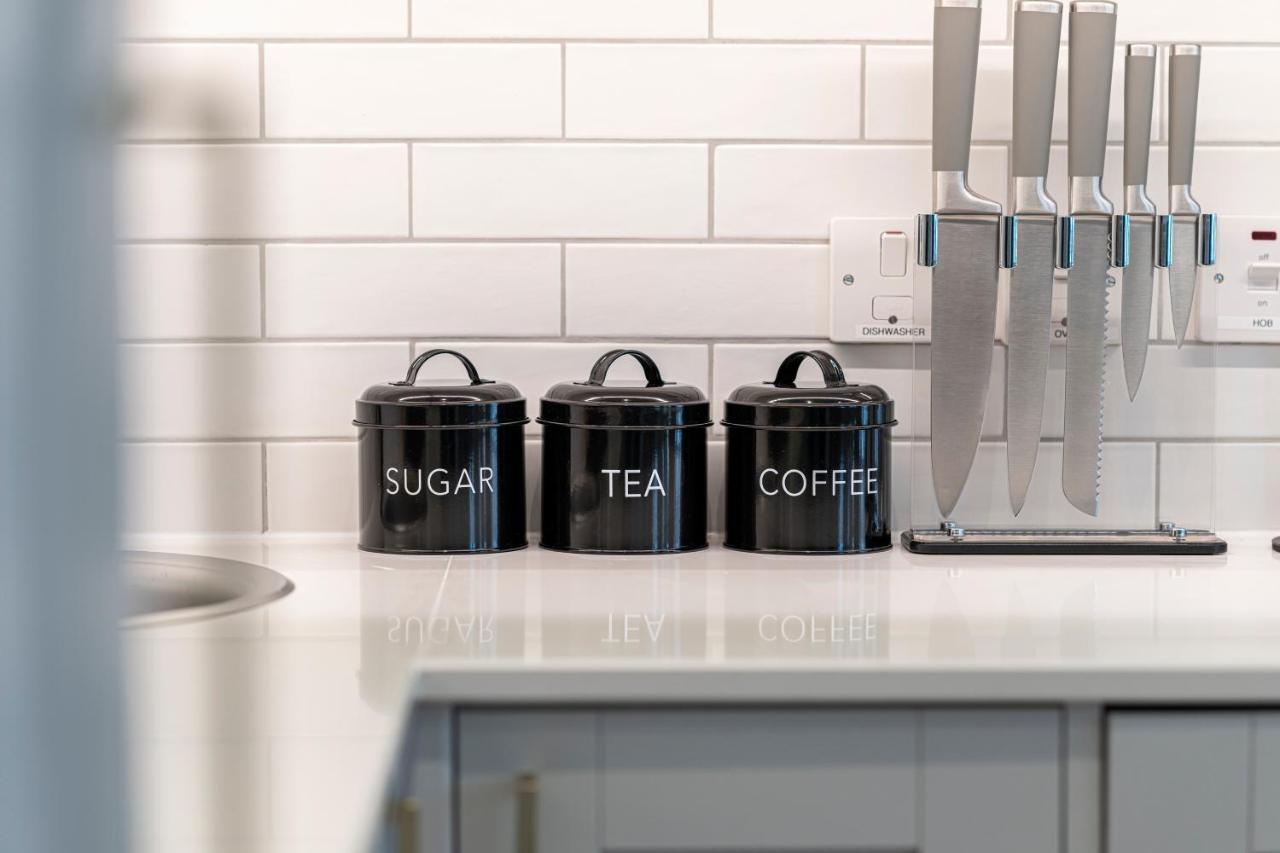Stylish 1 Bed Flats In Soho, Next To Piccadilly Circus And Trafalgar Square 런던 외부 사진