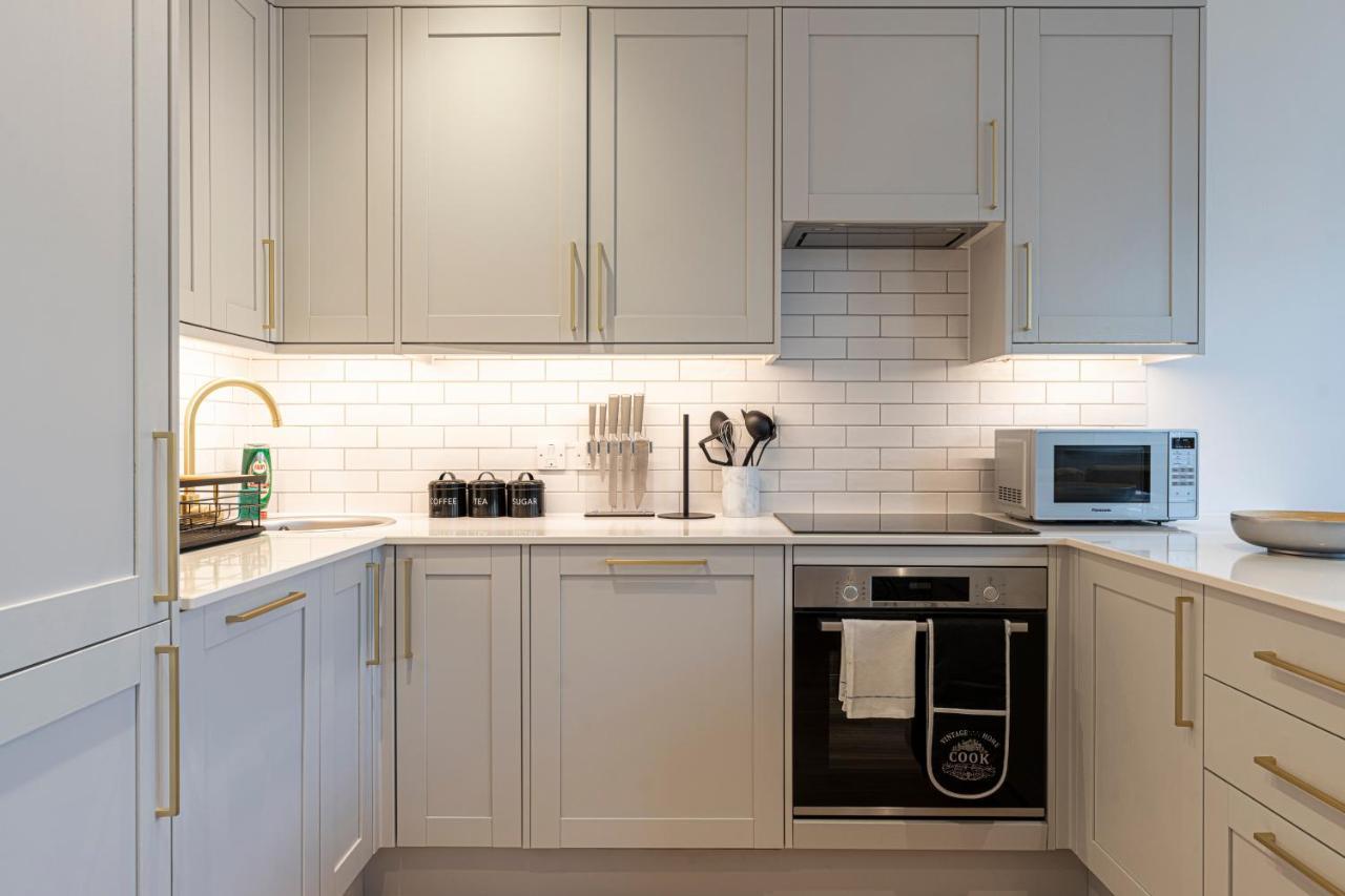 Stylish 1 Bed Flats In Soho, Next To Piccadilly Circus And Trafalgar Square 런던 외부 사진