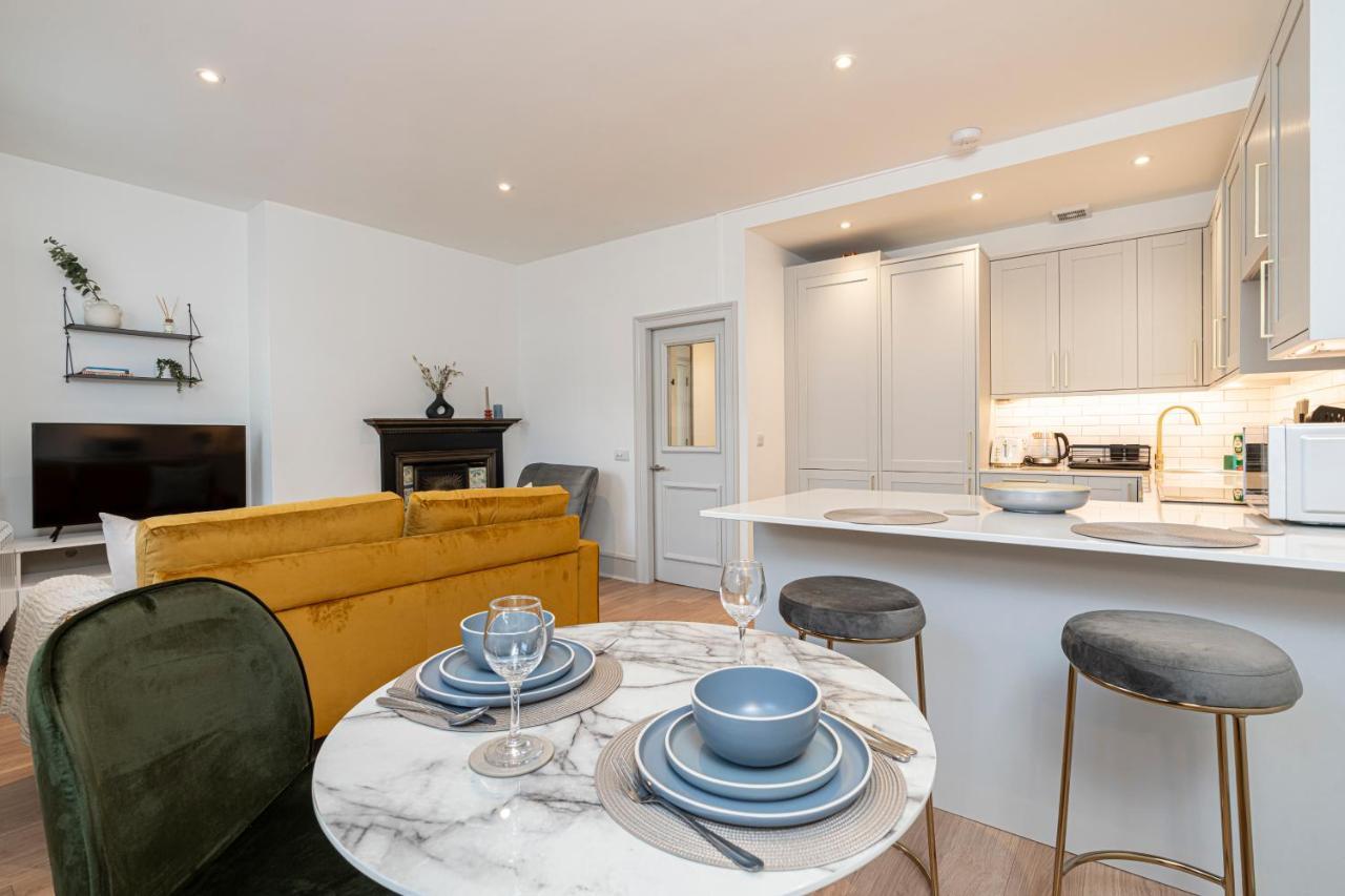 Stylish 1 Bed Flats In Soho, Next To Piccadilly Circus And Trafalgar Square 런던 외부 사진