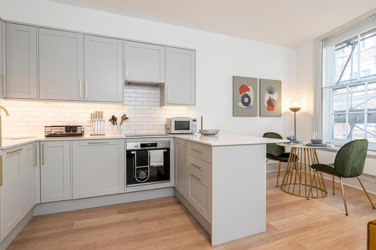Stylish 1 Bed Flats In Soho, Next To Piccadilly Circus And Trafalgar Square 런던 외부 사진