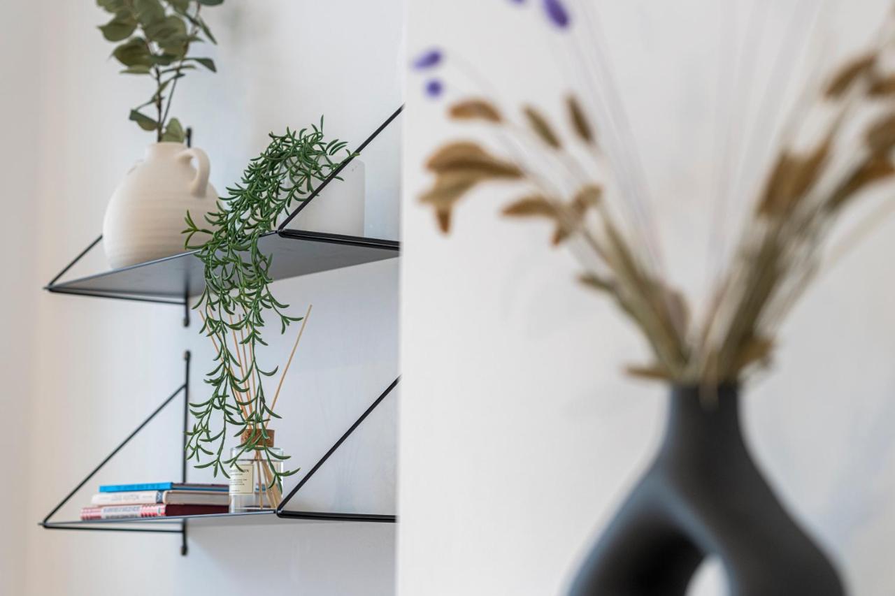 Stylish 1 Bed Flats In Soho, Next To Piccadilly Circus And Trafalgar Square 런던 외부 사진