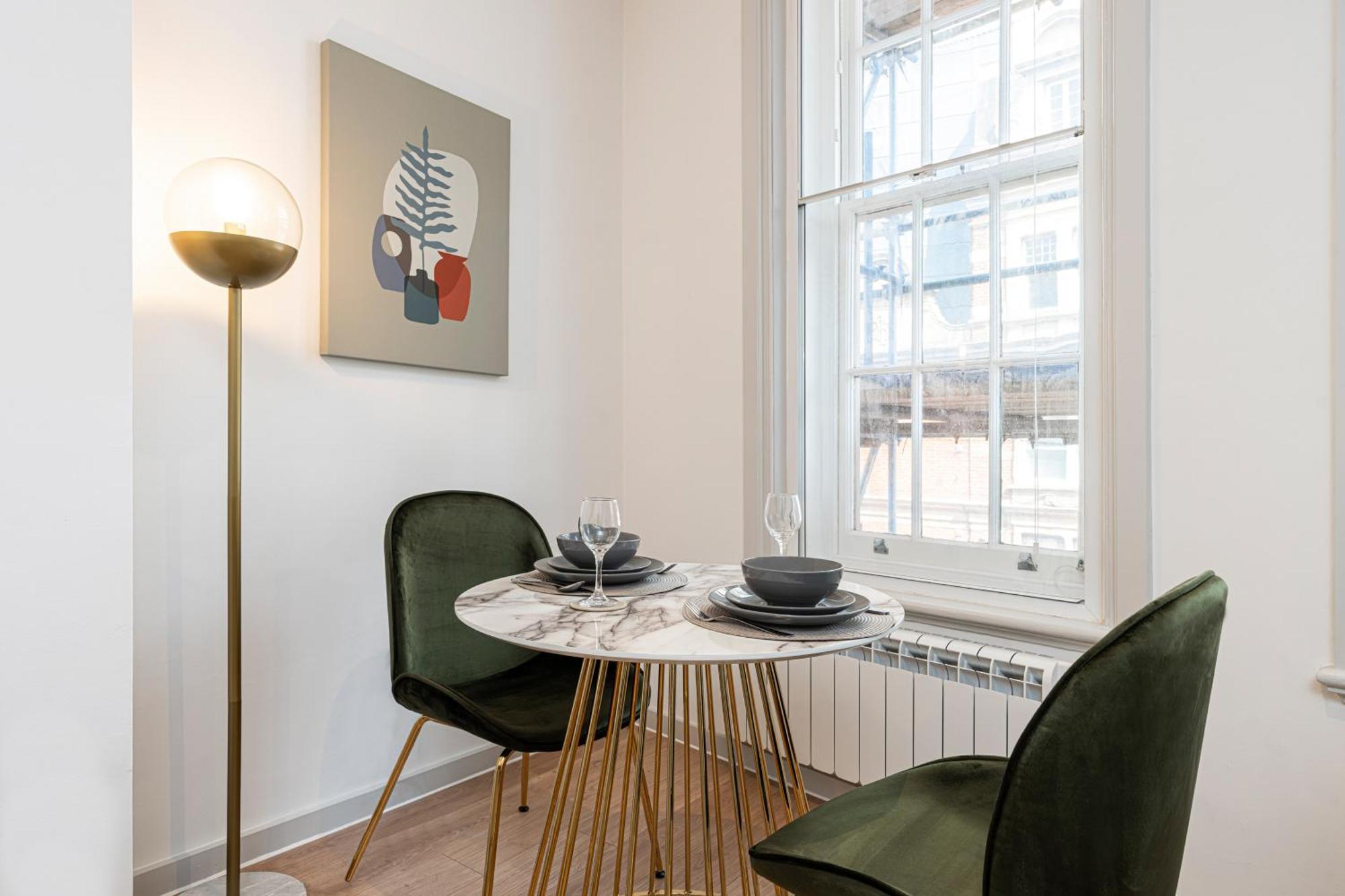 Stylish 1 Bed Flats In Soho, Next To Piccadilly Circus And Trafalgar Square 런던 외부 사진