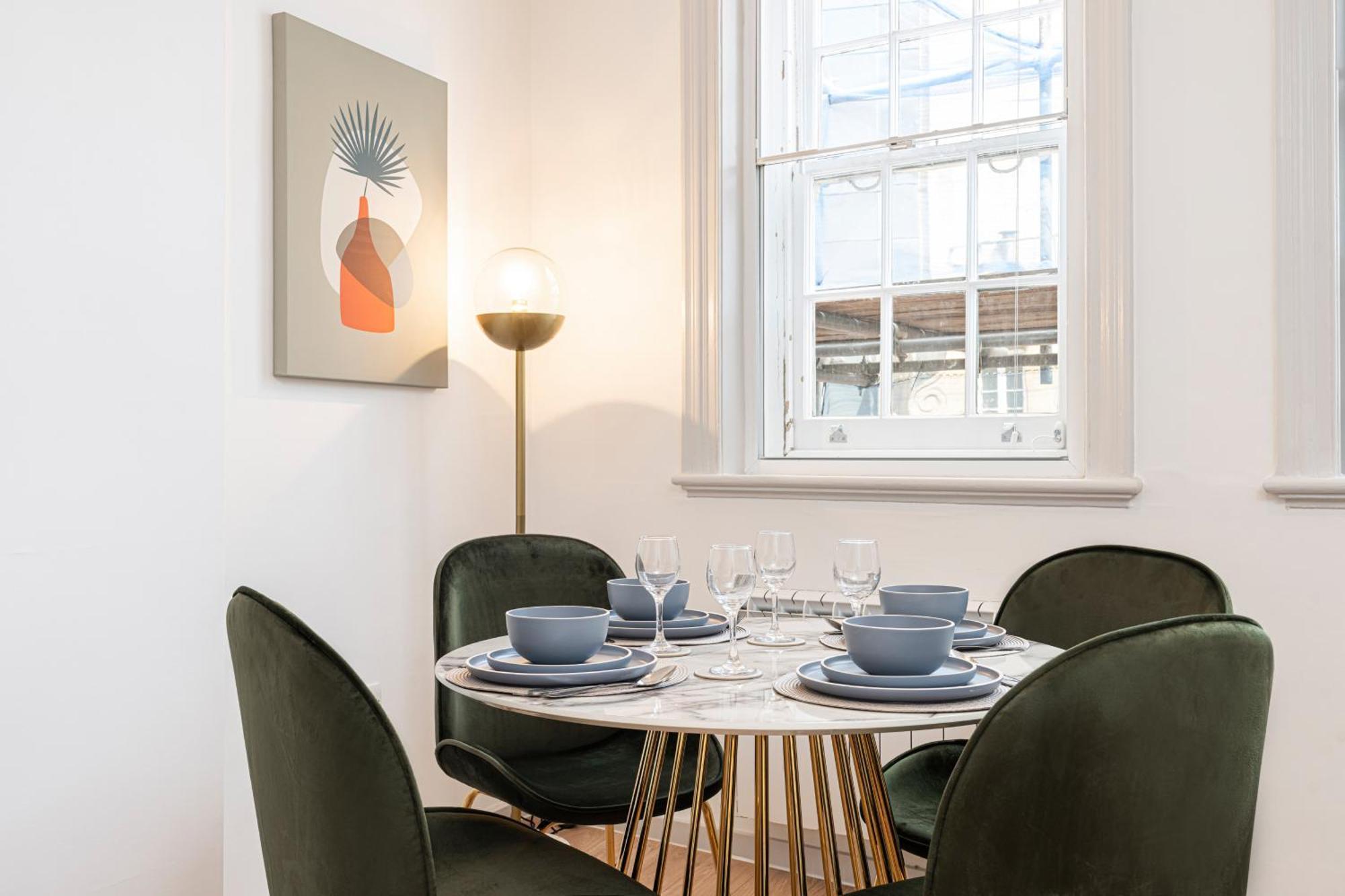 Stylish 1 Bed Flats In Soho, Next To Piccadilly Circus And Trafalgar Square 런던 외부 사진