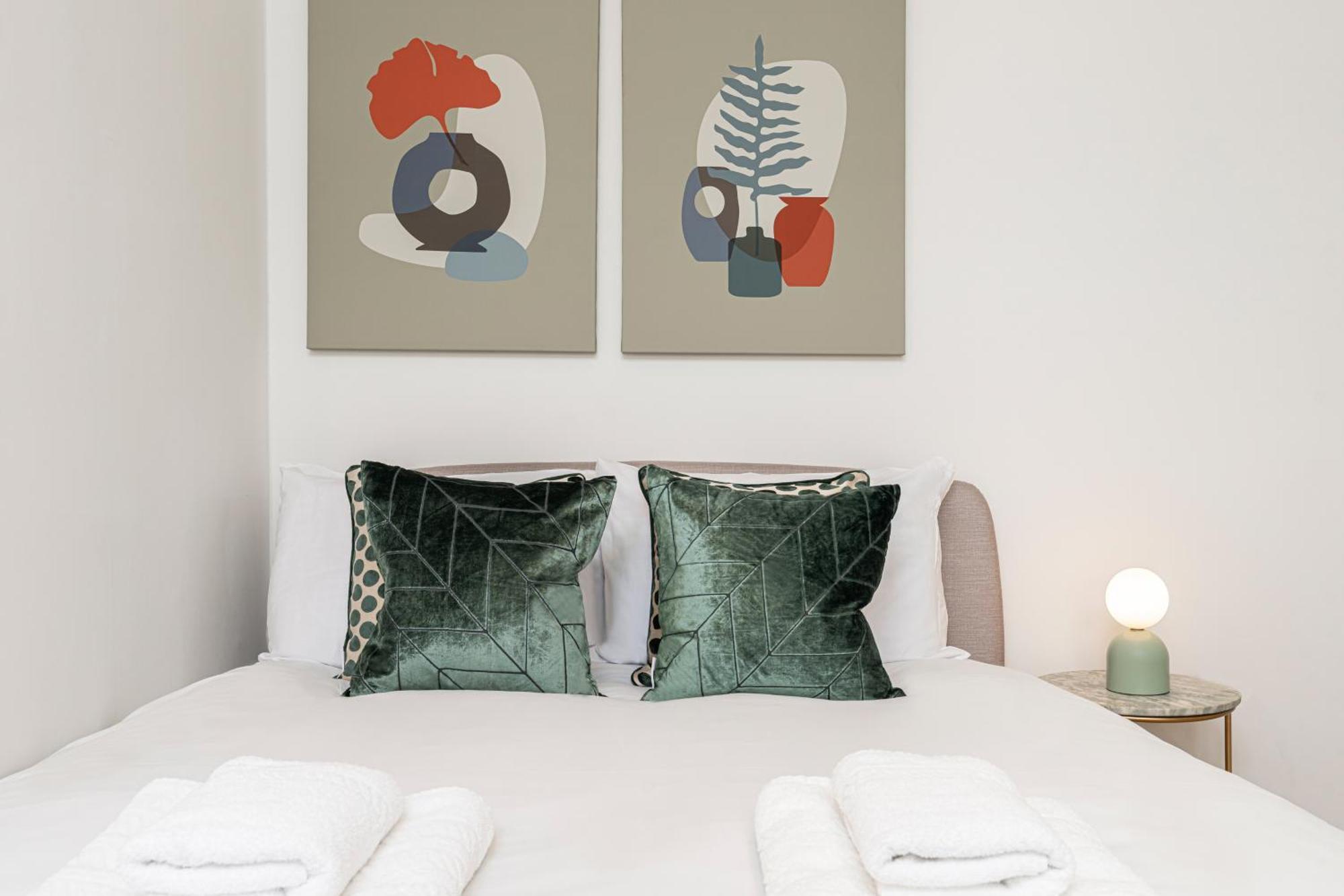 Stylish 1 Bed Flats In Soho, Next To Piccadilly Circus And Trafalgar Square 런던 외부 사진