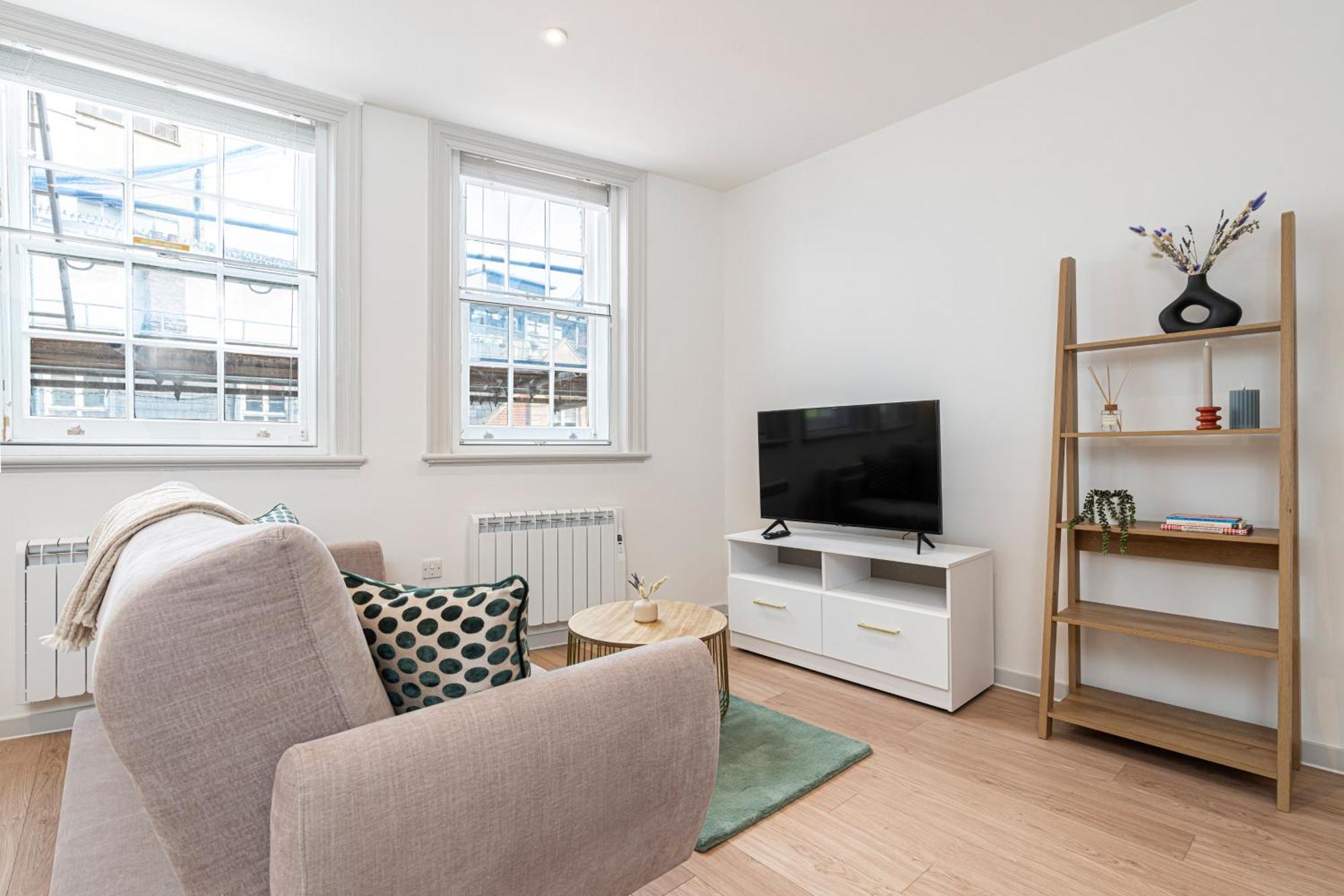 Stylish 1 Bed Flats In Soho, Next To Piccadilly Circus And Trafalgar Square 런던 외부 사진