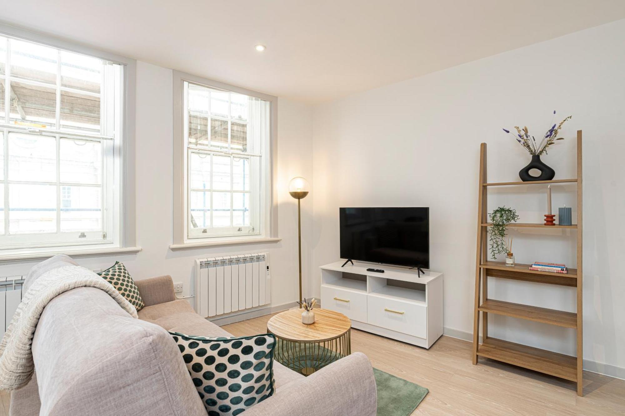 Stylish 1 Bed Flats In Soho, Next To Piccadilly Circus And Trafalgar Square 런던 외부 사진