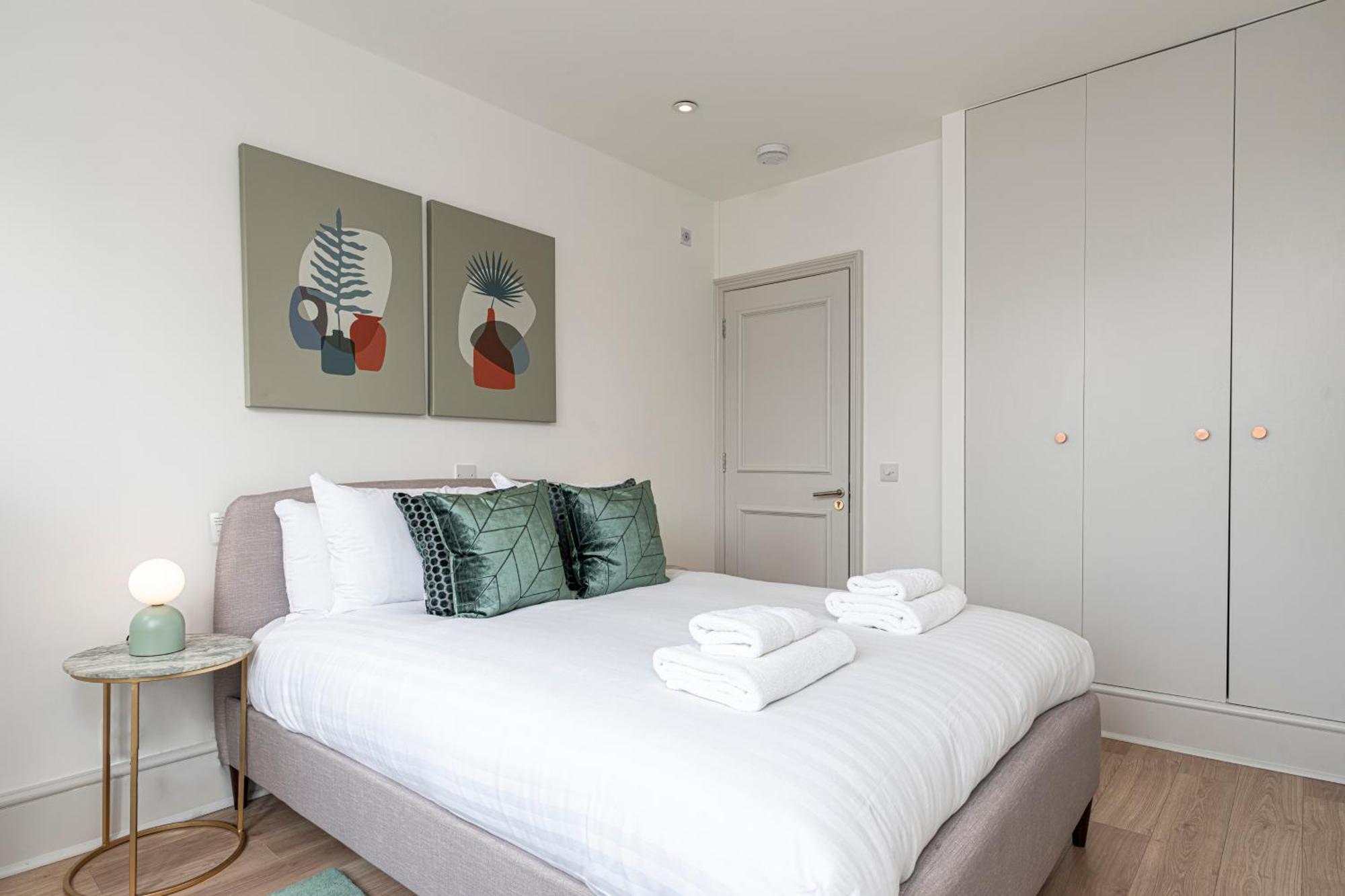 Stylish 1 Bed Flats In Soho, Next To Piccadilly Circus And Trafalgar Square 런던 외부 사진