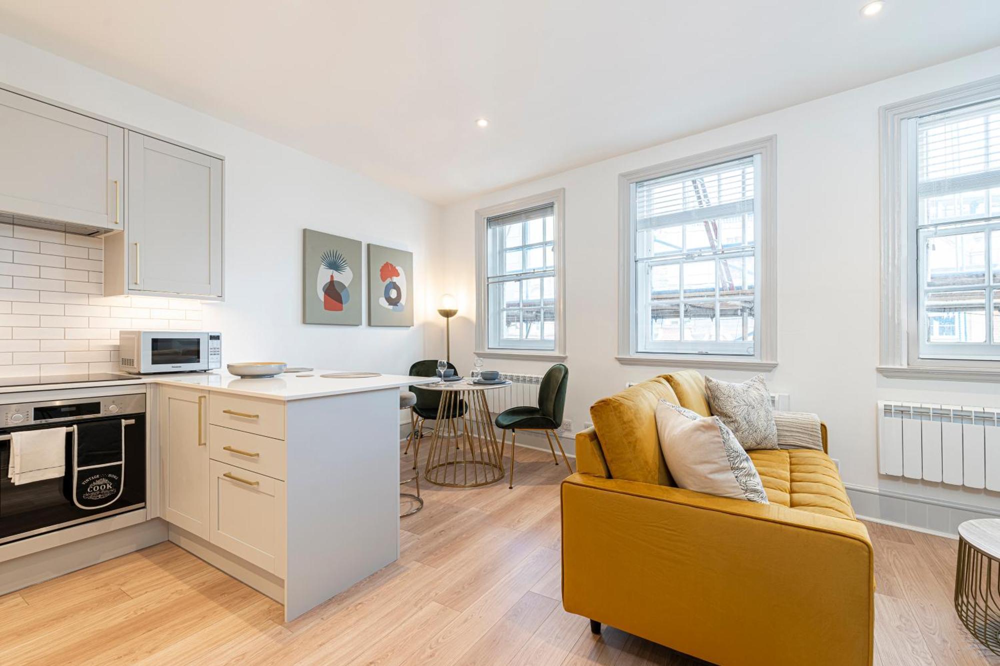 Stylish 1 Bed Flats In Soho, Next To Piccadilly Circus And Trafalgar Square 런던 외부 사진