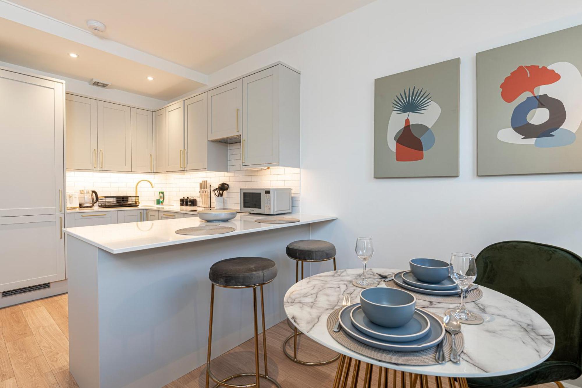 Stylish 1 Bed Flats In Soho, Next To Piccadilly Circus And Trafalgar Square 런던 외부 사진