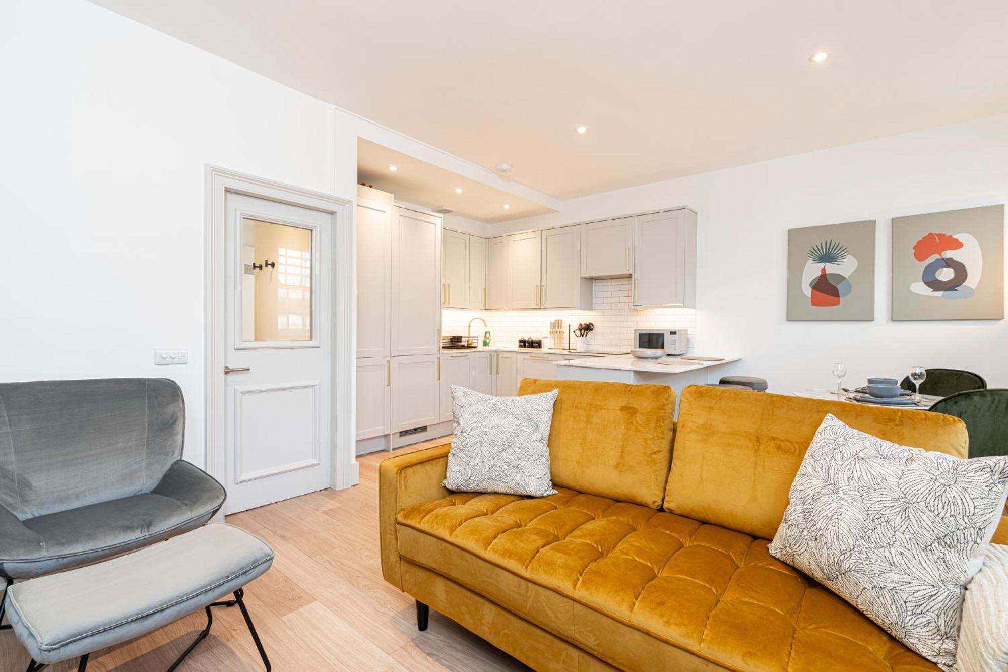 Stylish 1 Bed Flats In Soho, Next To Piccadilly Circus And Trafalgar Square 런던 외부 사진